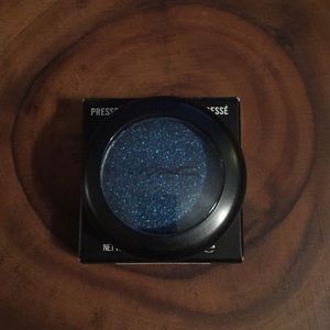 MAC Cosmetics midnight pressed pigment